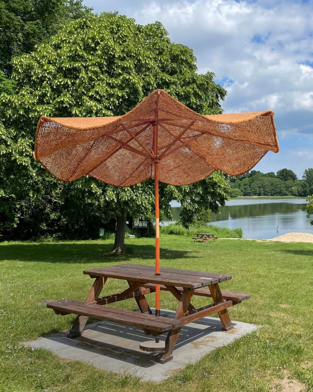 parasol-coconut-fiber-picknick-table